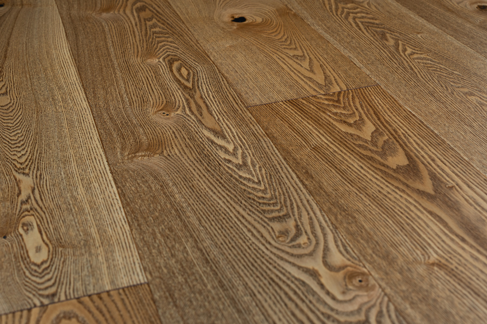 Паркетная доска AmberWood Классика Ясень Винтаж Кантри браш, масло 1860х189х14 мм (2,812 м2/упак)