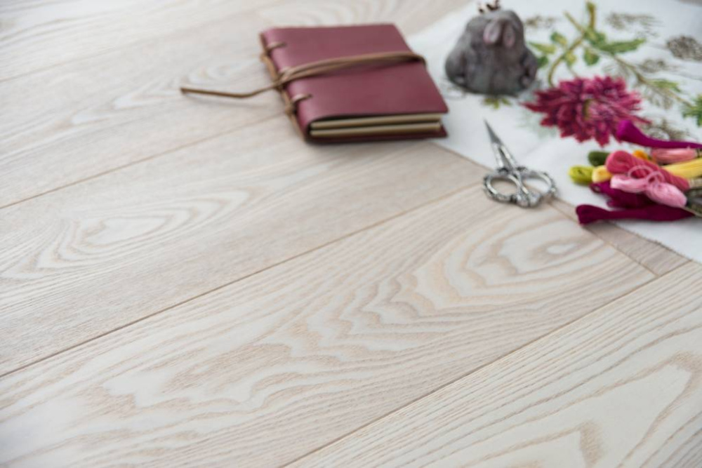 Паркетная доска Tenfor Ясень Lotus Стандарт браш, матовый лак 1860х148х14 мм (2,202 м2/упак)