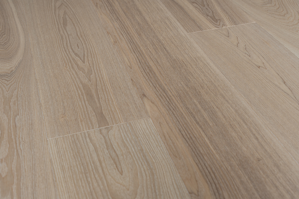 Паркетная доска AmberWood Классика Ясень Ваниль Рустик браш, лак 1860х189х14 мм (2,812 м2/упак)