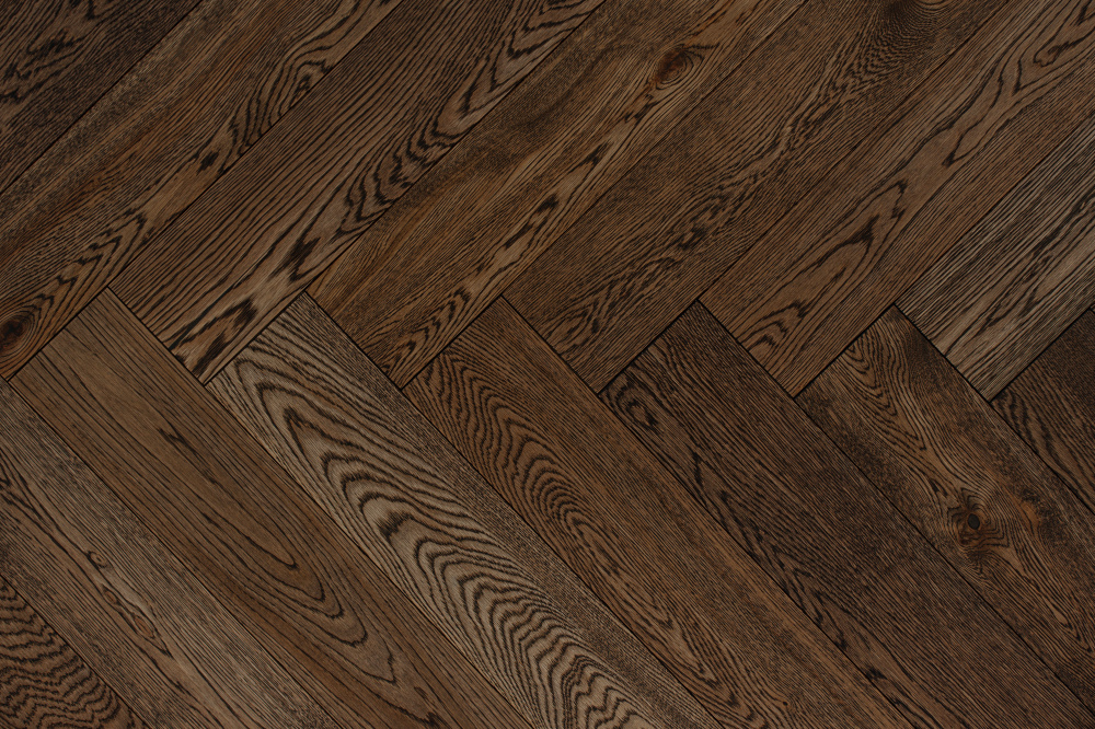 Паркетная доска AmberWood Венгерская елочка Дуб Коттедж Кантри бесцветное масло, браш 915х127х14 мм (0,93 м2/упак)