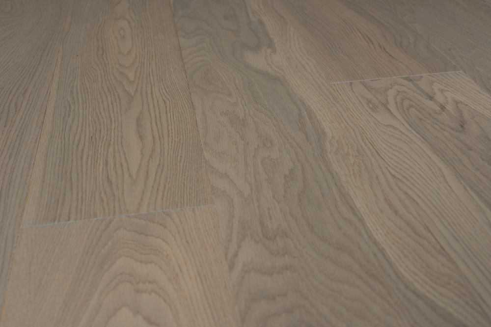 Паркетная доска AmberWood Классика Дуб Капучино Рустик браш, лак 1860х189х14 мм (2,812 м2/упак)