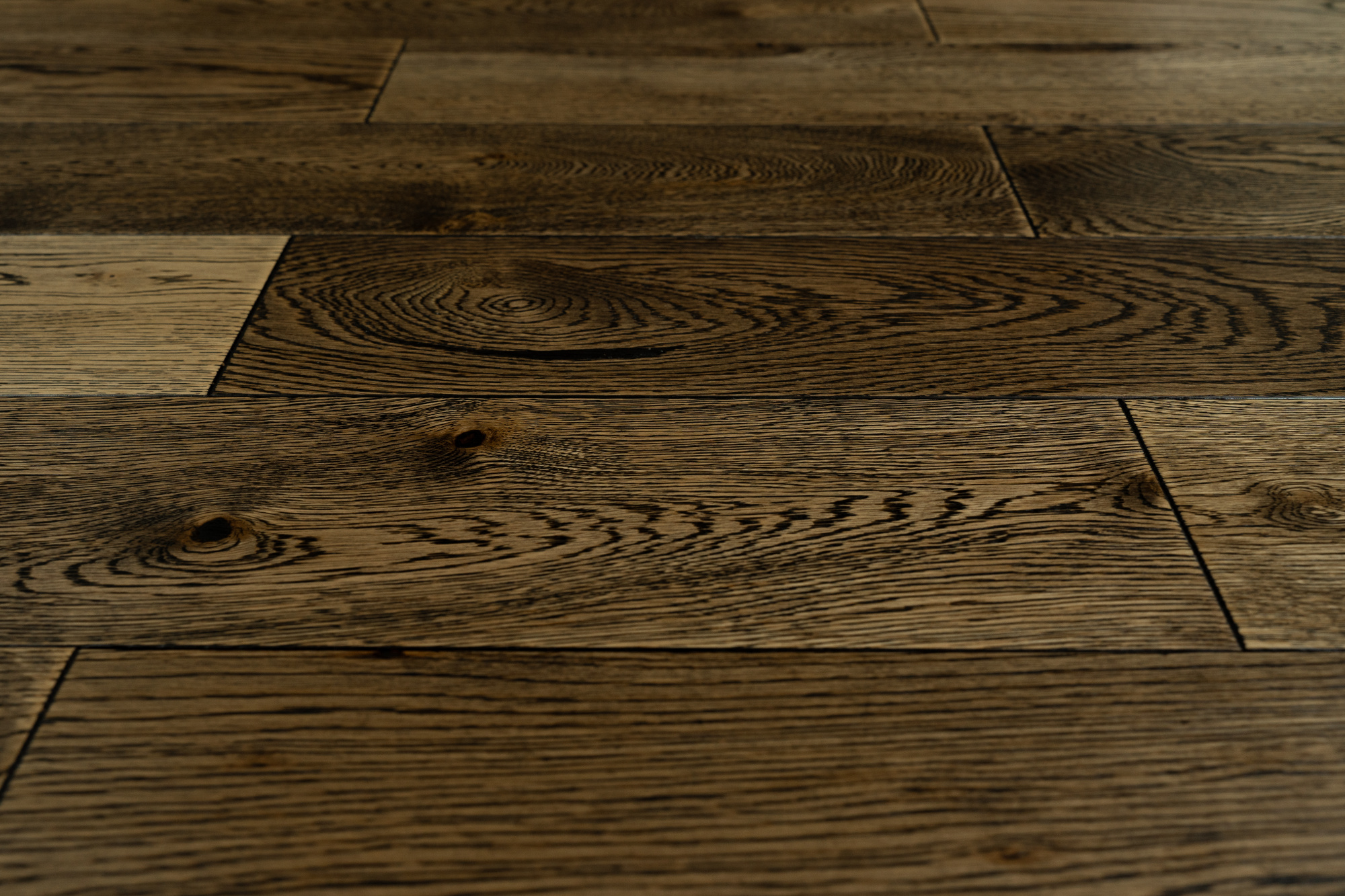 Паркетная доска AmberWood Классика Дуб Коттедж Кантри браш, масло 1860х189х14 мм (2,812 м2/упак)