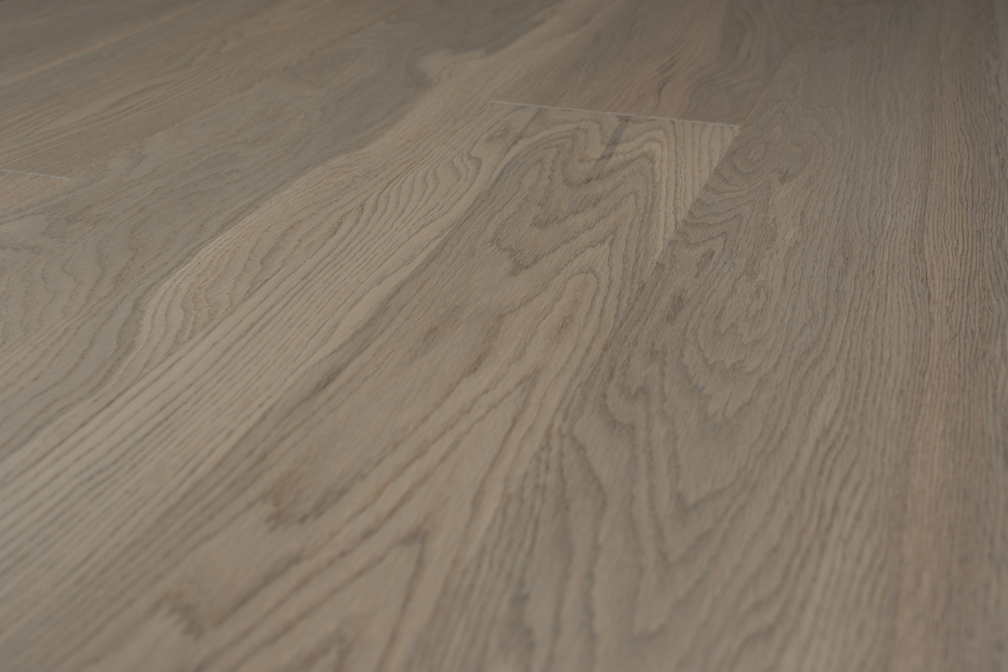 Паркетная доска AmberWood Классика Дуб Капучино Рустик браш, лак 1860х189х14 мм (2,812 м2/упак)