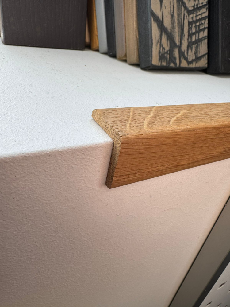 Уголок Дуб без покрытия 28х28