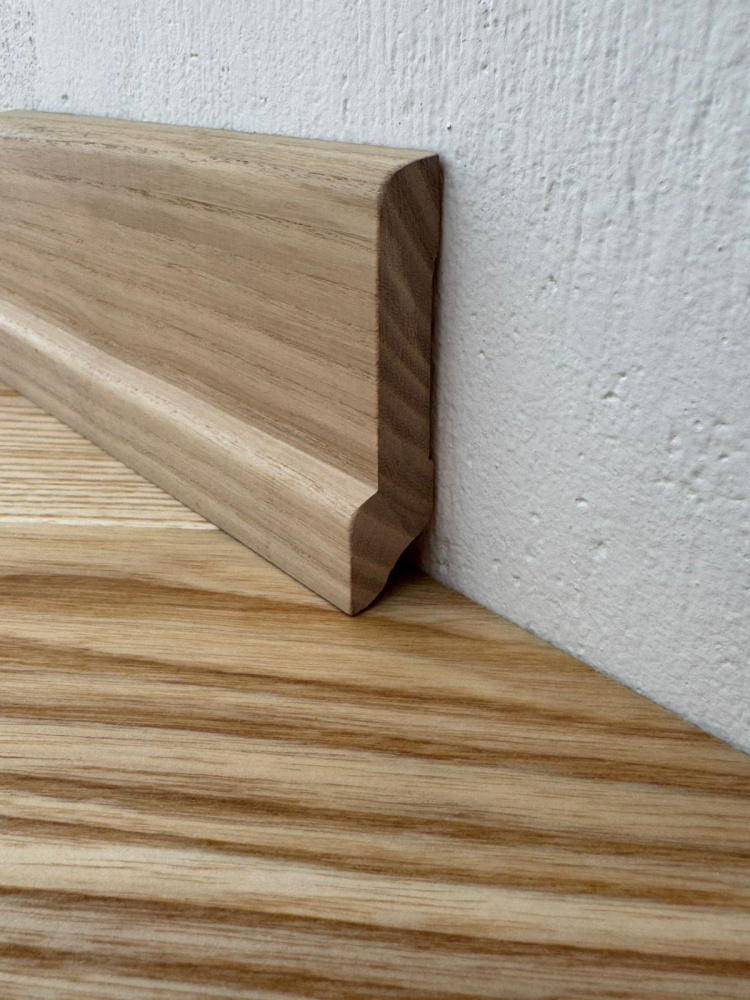 Плинтус массив Ясень помешанный сапожок без покрытия 75х17мм