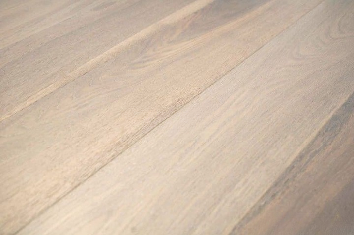 Массивная доска Amber Wood Дуб Белый, браш, лак 300-1800х120х18 мм