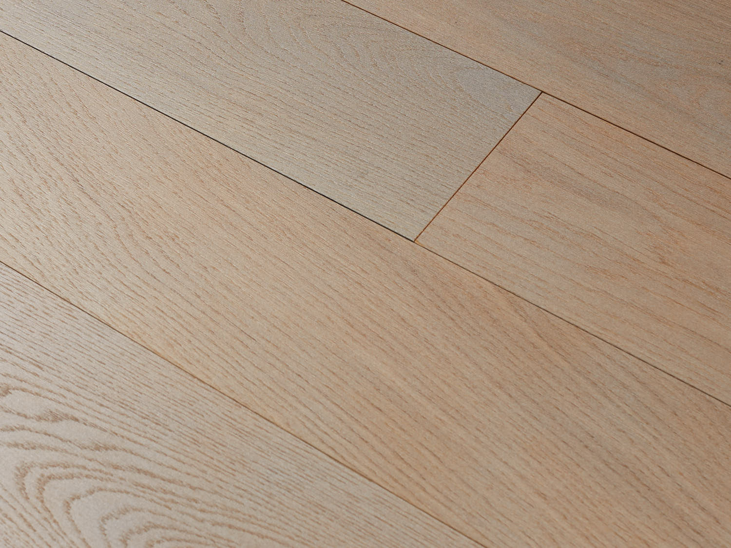Инженерная доска Bassano Parquet Коллекция Lame di luce Дуб Rovere Argento браш, лак 2350х242х15/3,6 мм (Италия)
