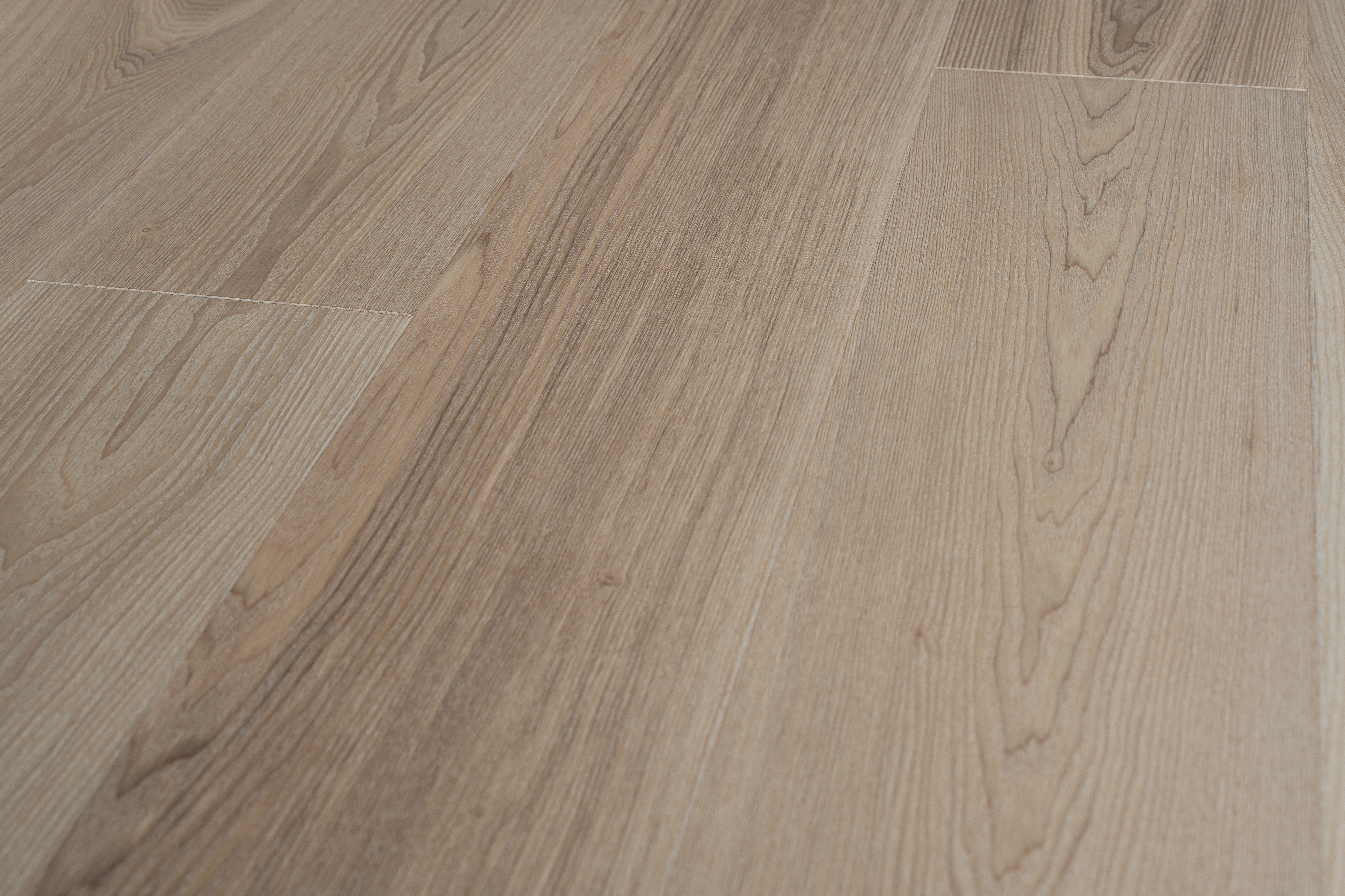 Паркетная доска AmberWood/Амбер Вуд Классика Ясень Ваниль Рустик браш, лак 1860х189х14 мм (2,812 м2/упак)