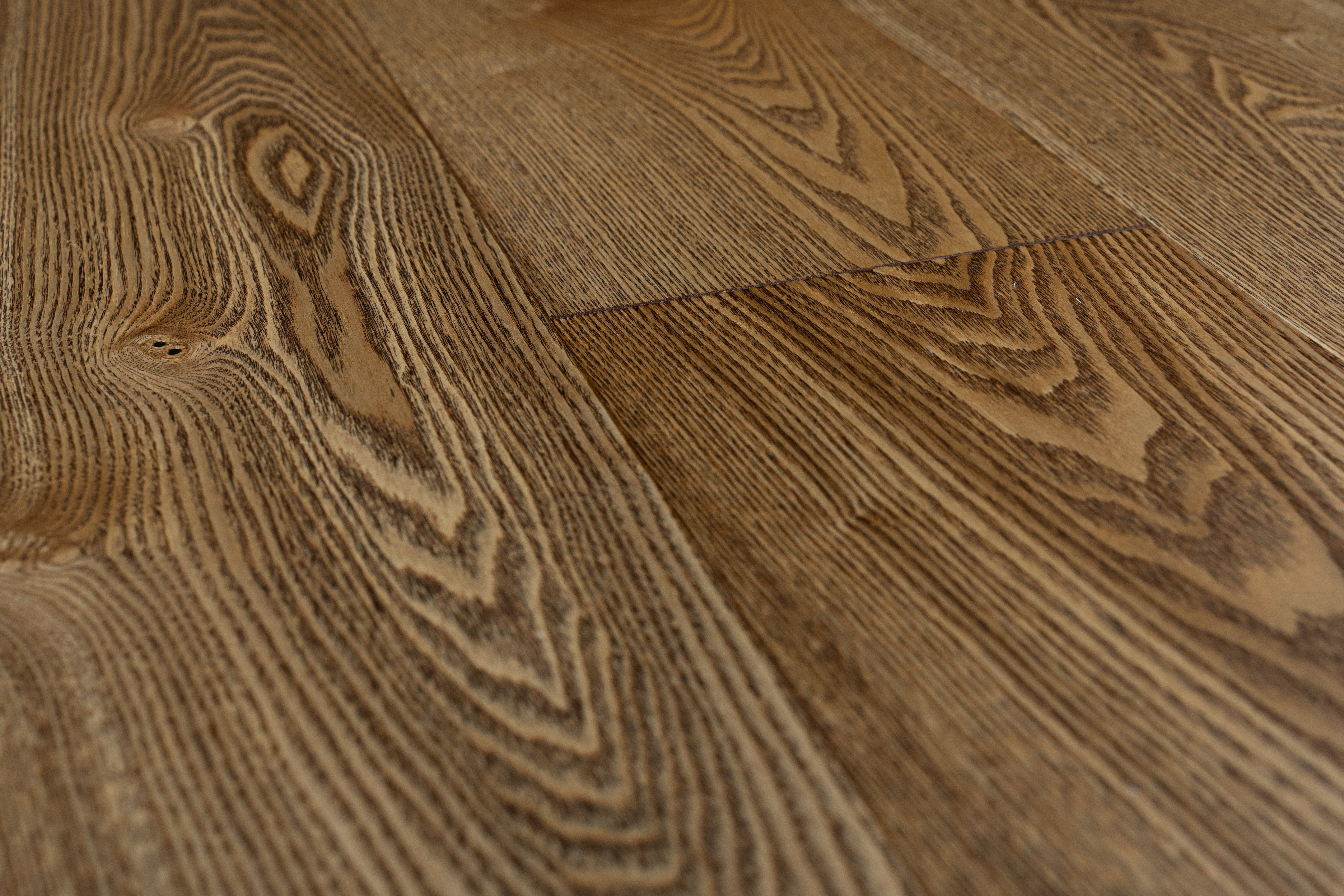 Паркетная доска AmberWood/Амбер Вуд Классика Ясень Винтаж Кантри браш, масло 1860х189х14 мм (2,812 м2/упак)