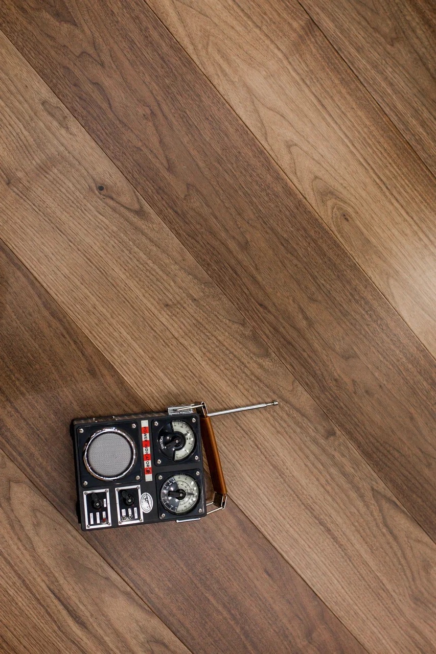 Инженерная доска Орех американский Селект лак 1900х190х14/3 мм (2,166 м2/упак)