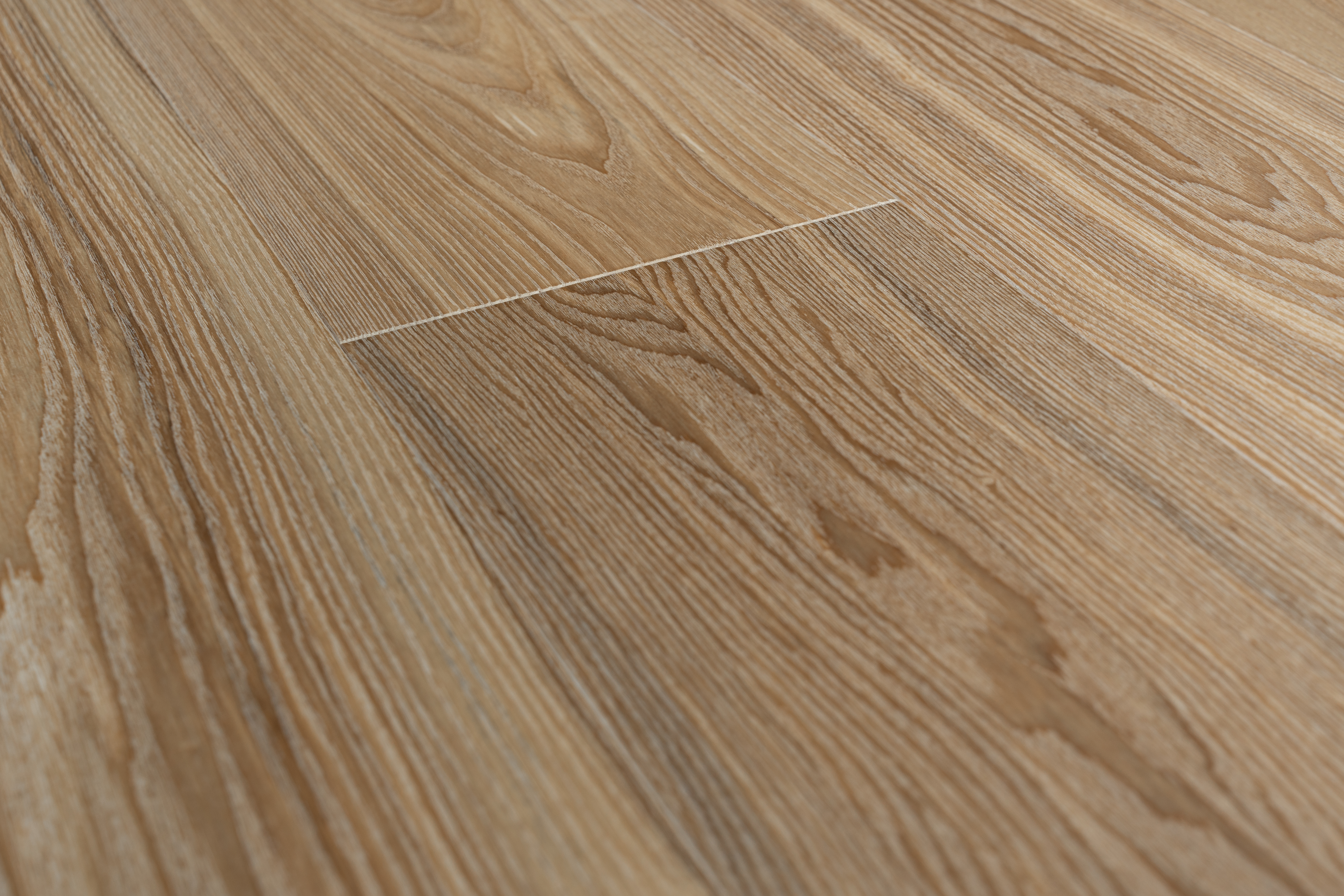 Паркетная доска AmberWood/Амбер Вуд Классика Ясень Арктик Стандарт браш, масло 1860х189х14 мм (2,812 м2/упак)